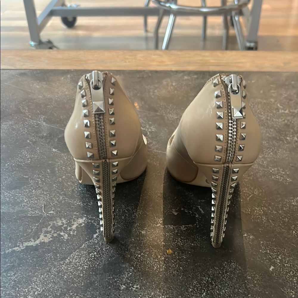 Michael Kors Women's Beige Pumps - Picture 3 of 7